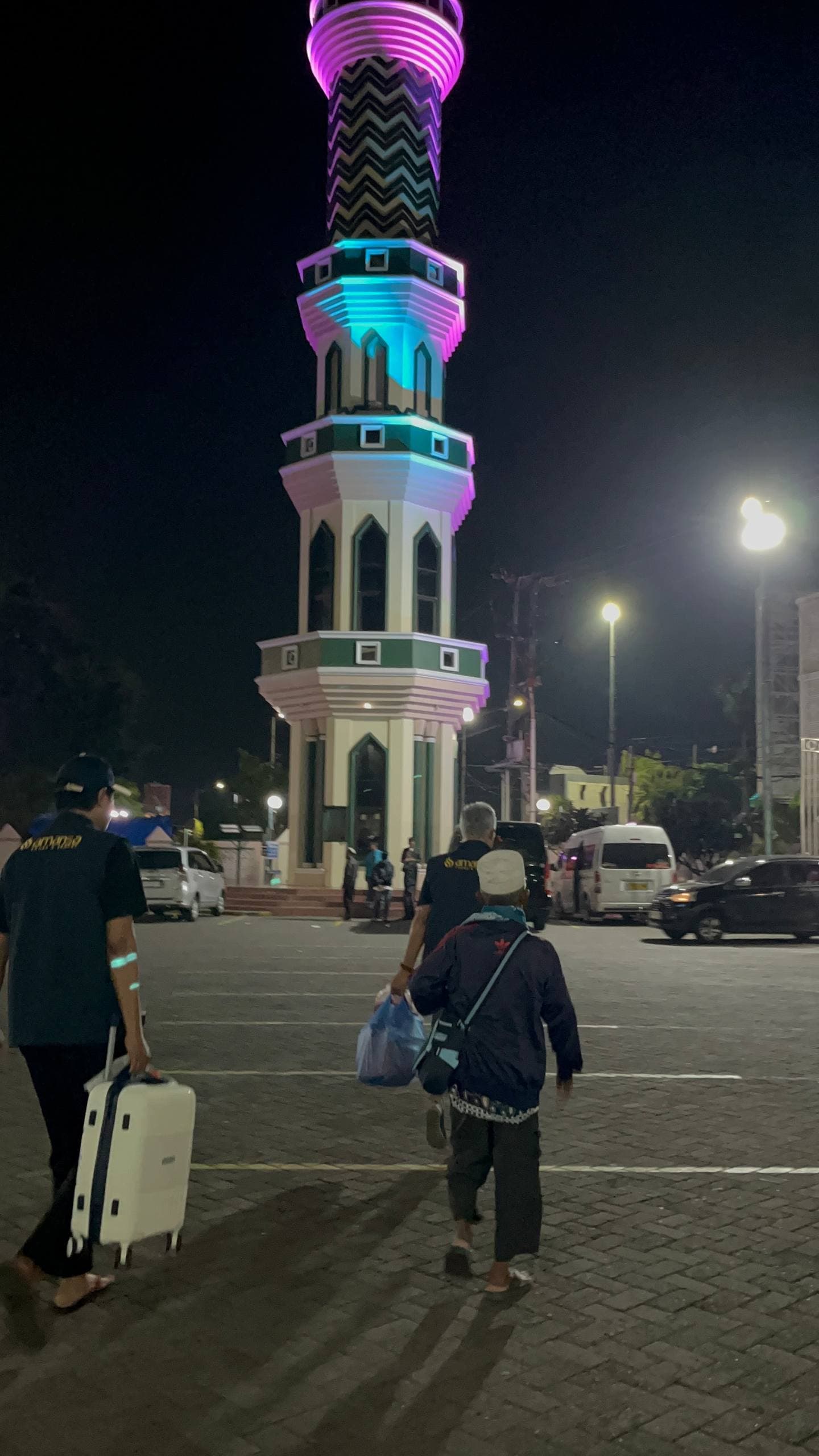 Jamaah Umroh Amansa Grup 15 September 2026 Tiba di Cilacap Dini Hari, Tutup Perjalanan 13 Hari dari Tanah Suci — foto 1
